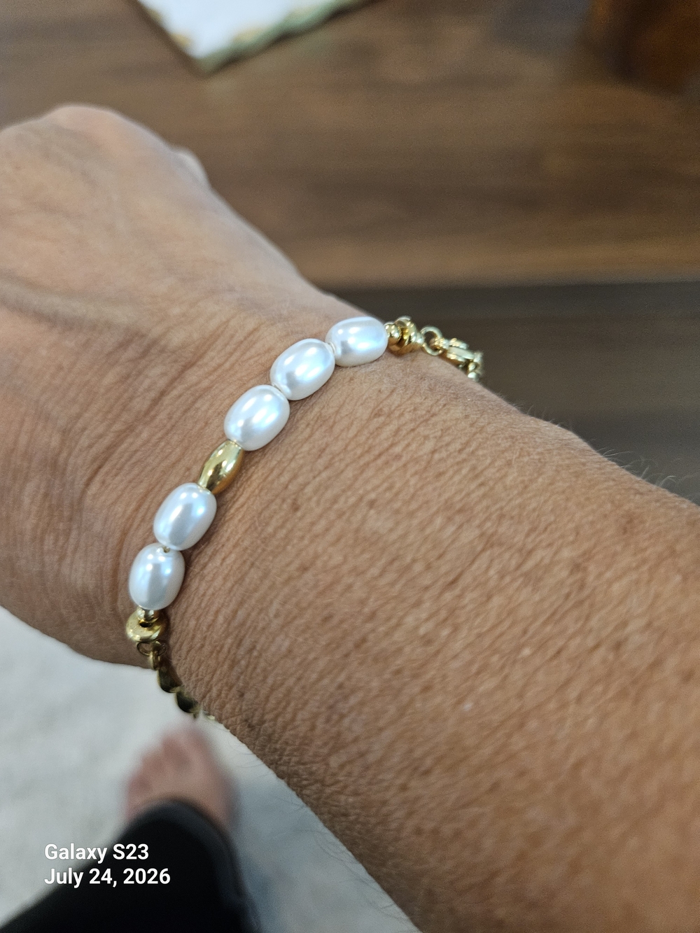 Freshwater Pearl and Gold Bead Bracelet - White/Gold